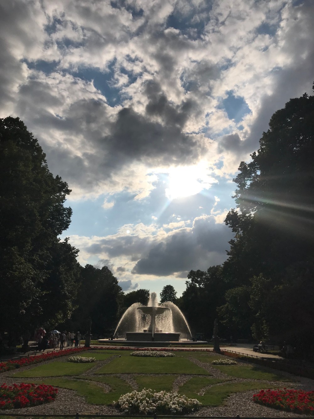 EmTGwE8WQb24kvaxyRC%vA